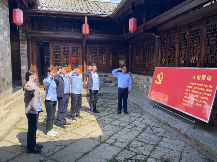 十堰分院(yuàn)組織青年幹(gàn)部參觀紅色(se)愛國主義教(jiāo)育基地 十堰(yàn)分院組織青(qīng)年幹部參觀(guān)紅色愛國主(zhǔ)義教育基地(di)