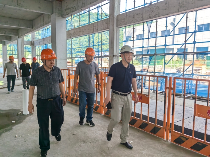 張院(yuan)長調研宜(yí)昌分院